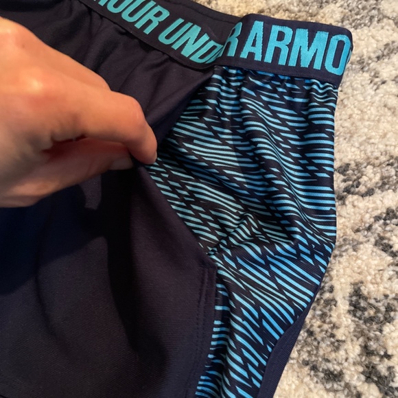 Under Armour womens short with pockets - Picture 2 of 3